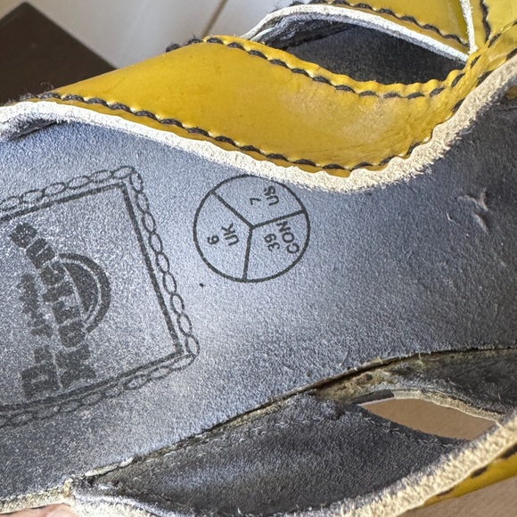 Vintage Dr. Martens Yellow Leather Chunky Sole - US 7 - Picture 4 of 5